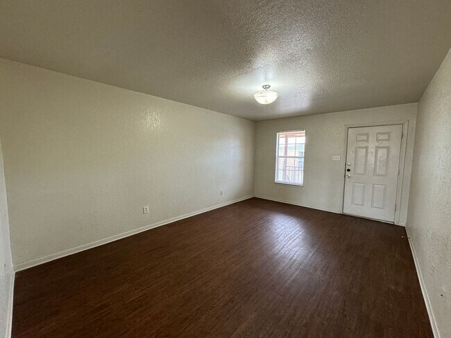 Foto del edificio - 3301 Barcelona Dr