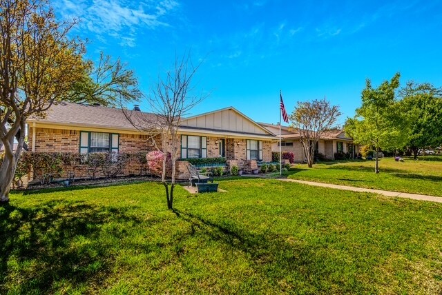 Foto del edificio - 2420 Pinehurst Ln