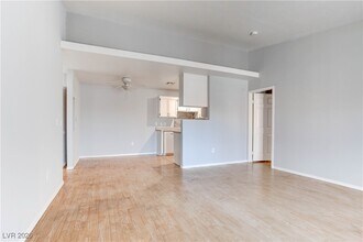 Building Photo - 4730 E Craig Rd