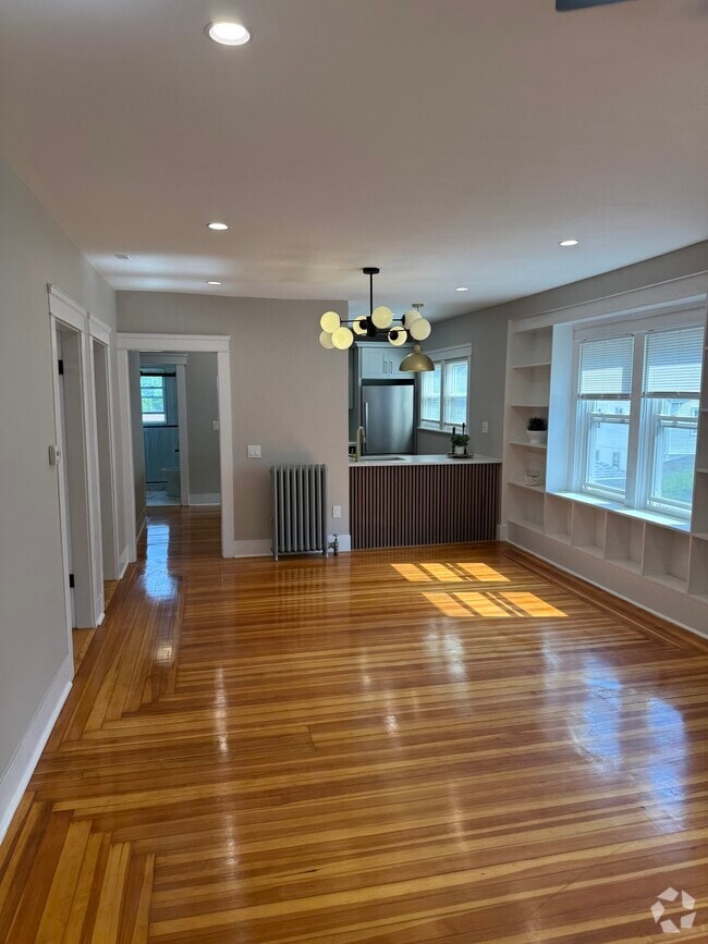 Building Photo - 64 Rochambeau Ave