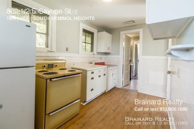 Building Photo - 802 E Cayuga St