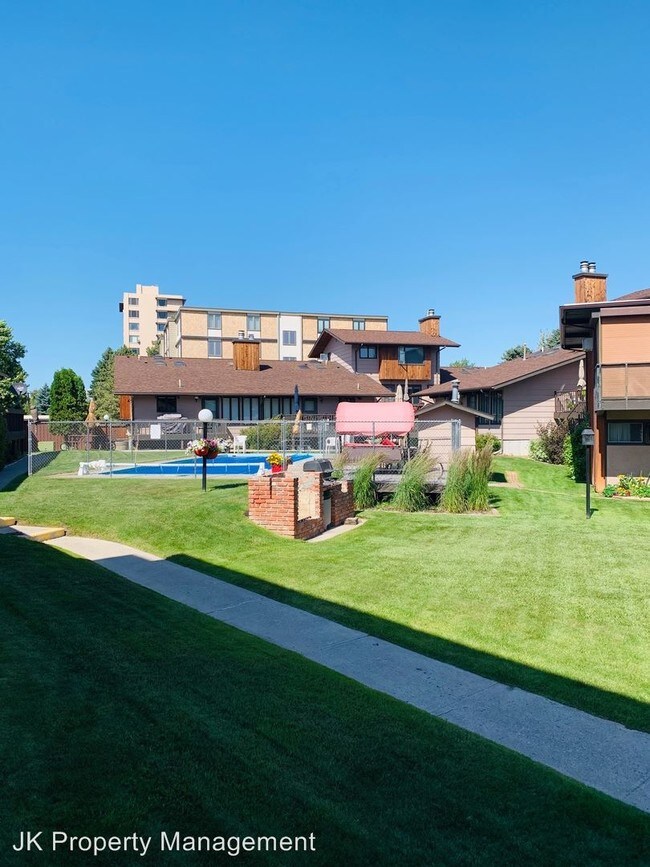Building Photo - 1705 Alder Dr