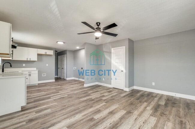 Building Photo - 1821 Lea Crest Dr