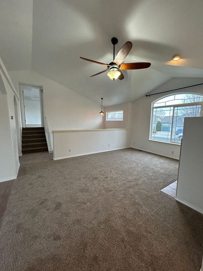 Foto del edificio - Lovely and spacious 5 bedroom 3 bath Post Falls Home.