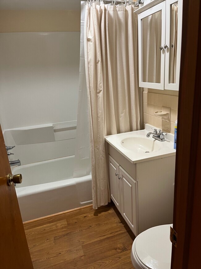 bath - 1355 Sycamore Rd