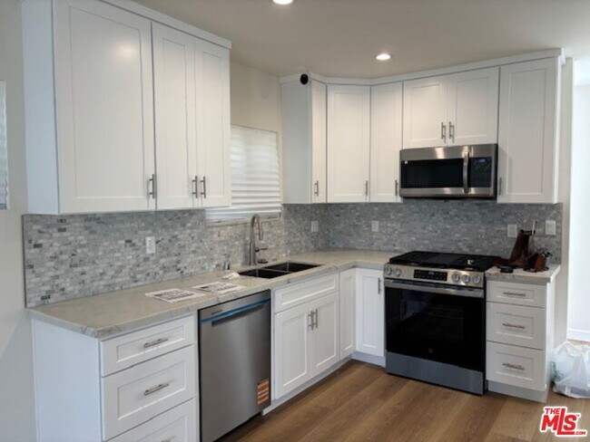 Foto del edificio - 800 E 83rd St