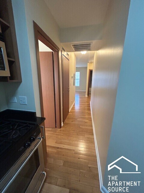 Foto del edificio - 3103 W Lawrence Ave