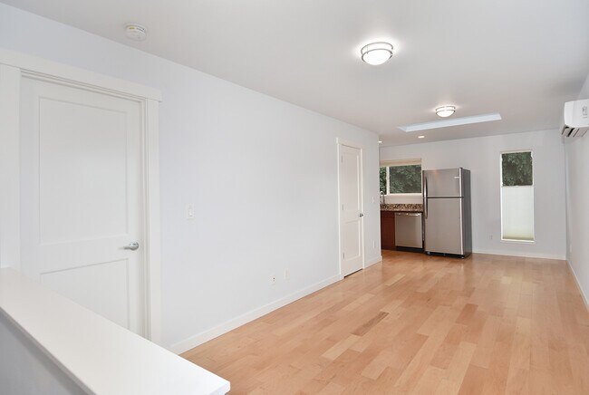 Foto del edificio - Beautiful Newer Construction (2019) 1 Bedroom/1 Bath ADU in Convenient Location (Central District)