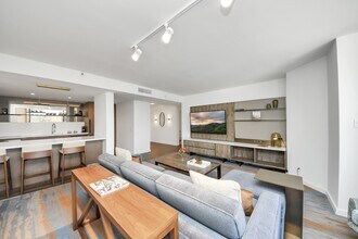 Building Photo - 1300 Lamar St