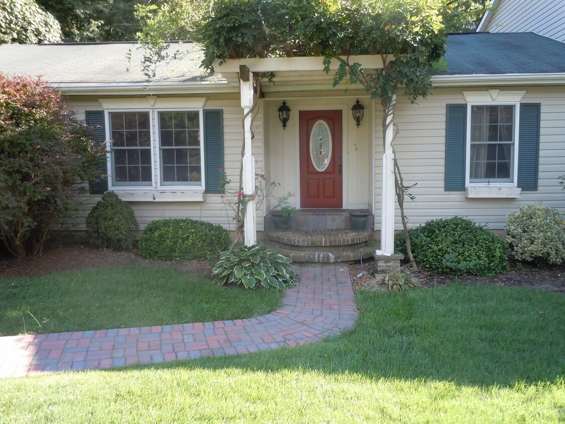 285 Pinewood Rd, Millersville, MD 21108 House Rental in Millersville