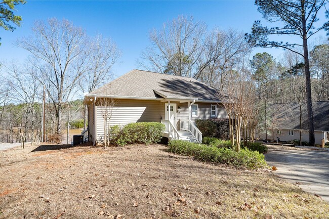 Building Photo - Lakefront Oconee Home