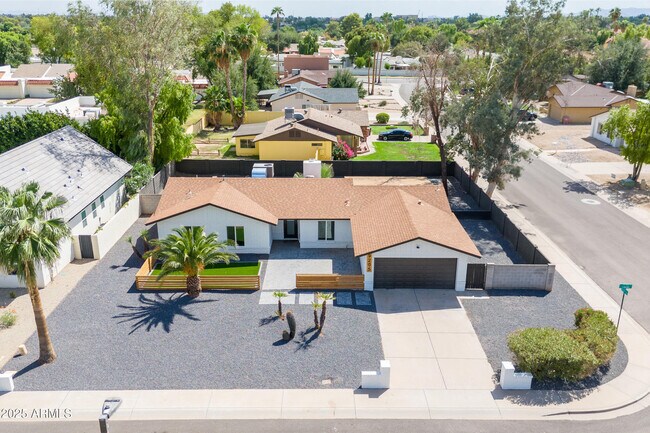 Foto del edificio - 9205 E Laurel Ln