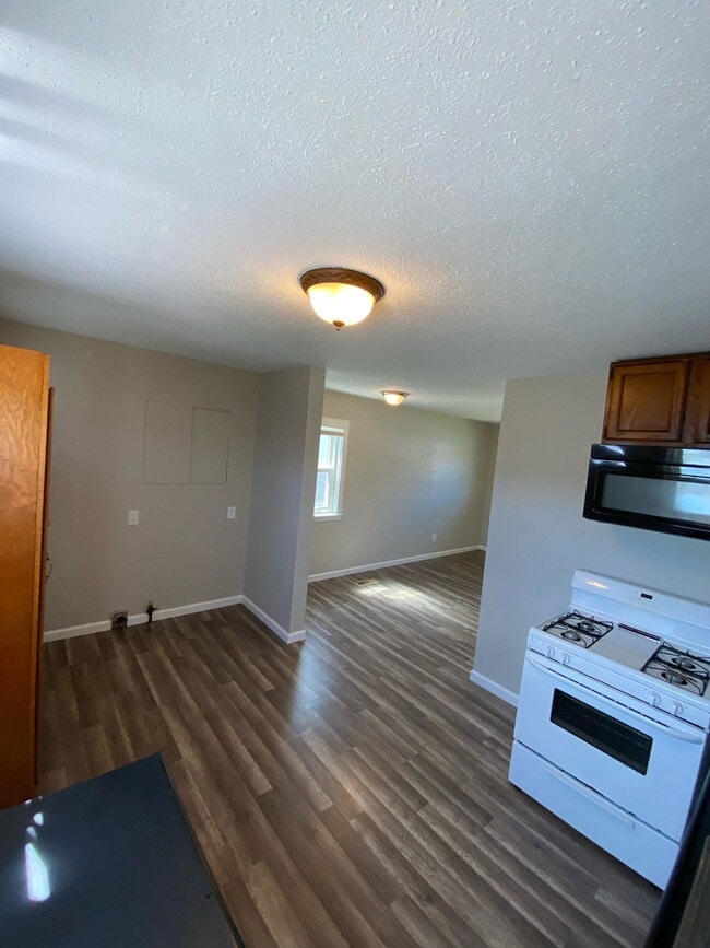 Building Photo - 7 Briarcliff Dr