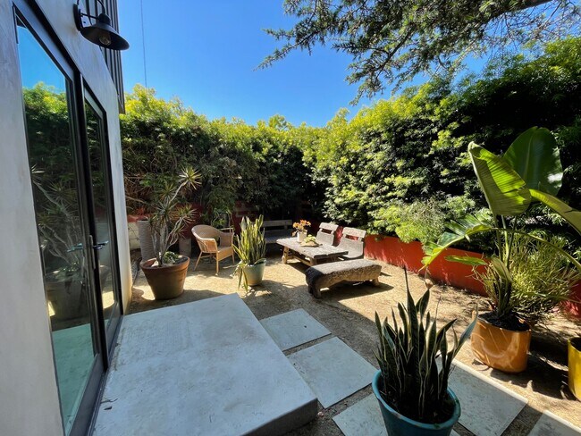 Outside patio space - 952 Indiana Ave