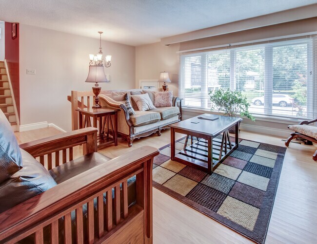 Building Photo - 56 Meadowlane Dr