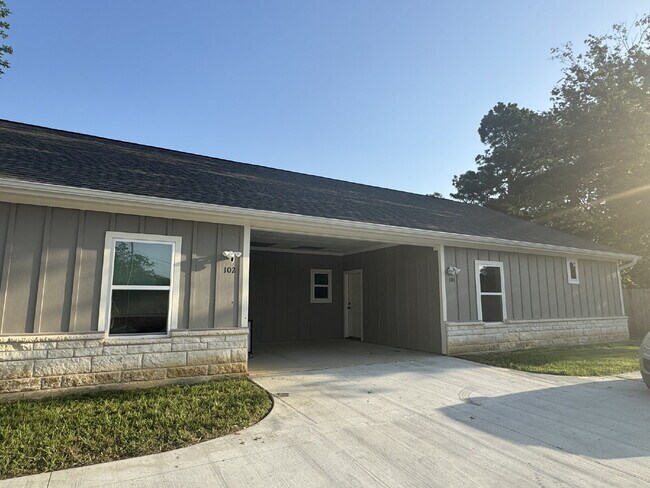 Foto del edificio - Brand New 4BR/2.5BA Home – Perfect for Roo...