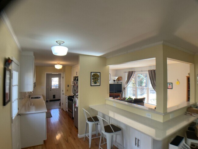 Foto del edificio - Super Close to All that Carrboro Offers!