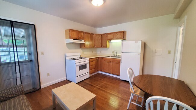 Cocina/Sala de estar - 523 E Buffalo St