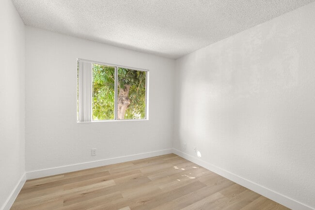 Building Photo - Mar at Chavez