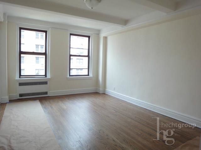 Building Photo - 420 E 86th St