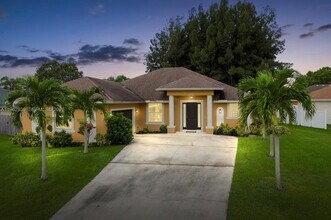 Building Photo - 6650 NW Omega Rd