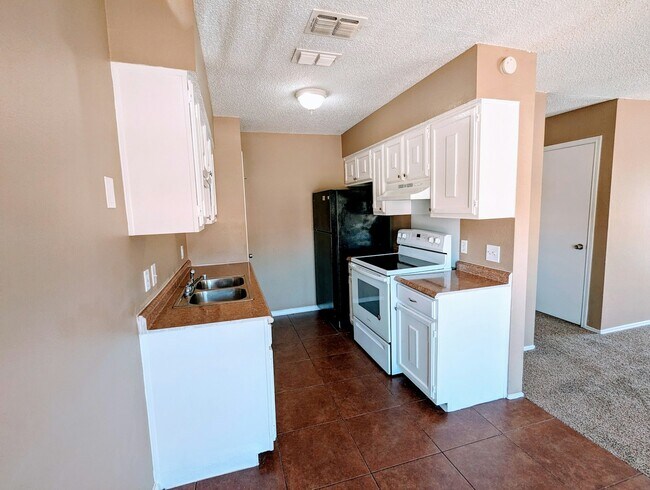Building Photo - 8109 Foxfire Lane, Unit D