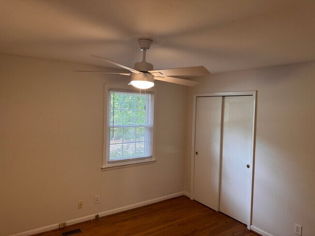 Building Photo - 409 N Glen Dr