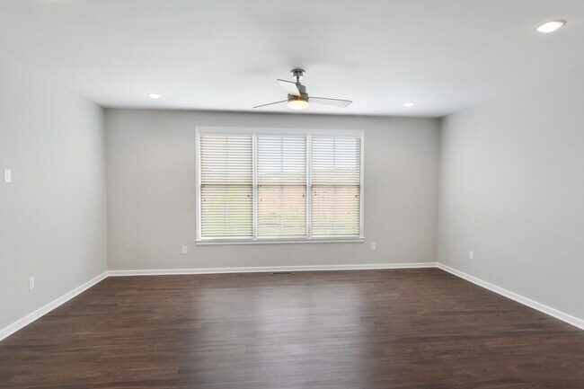 Building Photo - GRANT PARK, BELT LINE!! LUXURY FINISHES!! ...