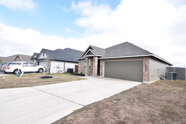 Building Photo - 2090 Dade Loop