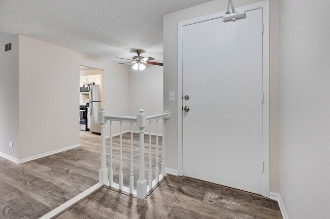 Building Photo - 5S530 Scots Dr