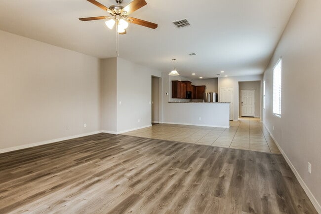 Building Photo - 24580 W Sheraton Ln