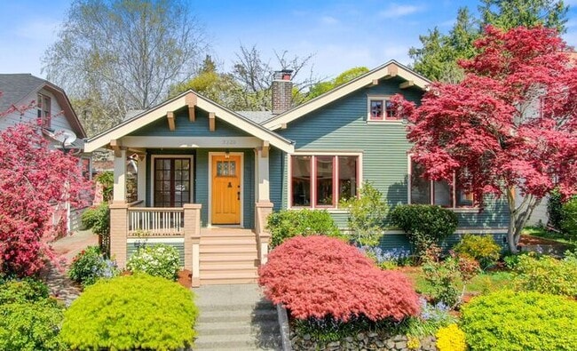 Building Photo - Quintessential Craftsman in Coveted Mt. Baker