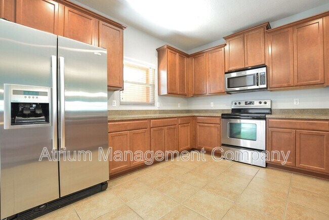 Foto del edificio - 1061 Charter Oak Ln