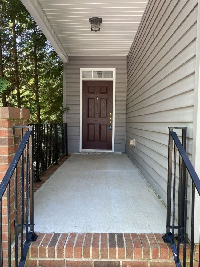 Building Photo - 2 story, 3 Bedroom Corner Lot Home in Corn...