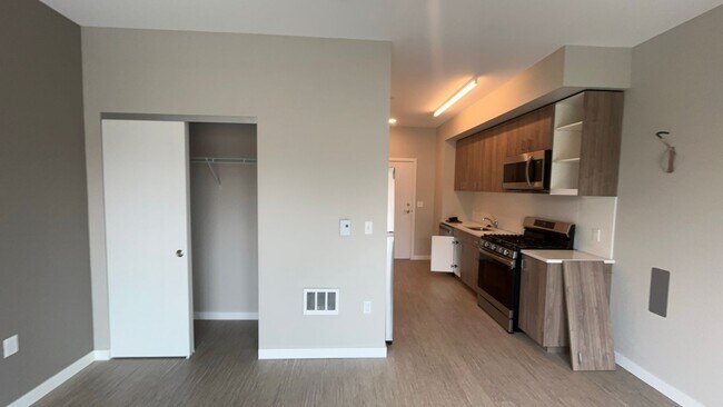 Building Photo - 1280 SE Nehalem St