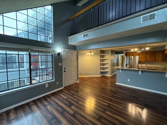 Foto del edificio - Sophisticated 2 Bed 2 Bath Condo with Loft...