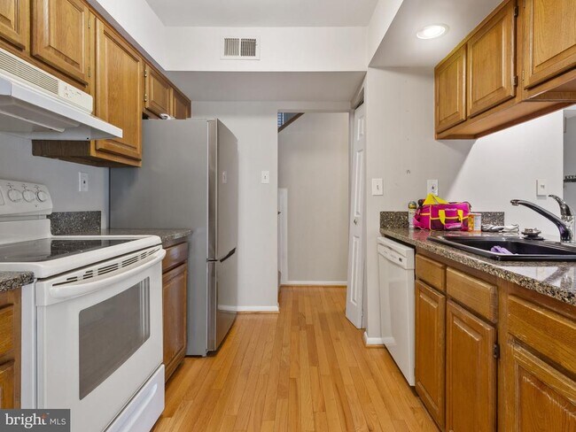 Foto del edificio - 4720 Colonel Ashton Pl