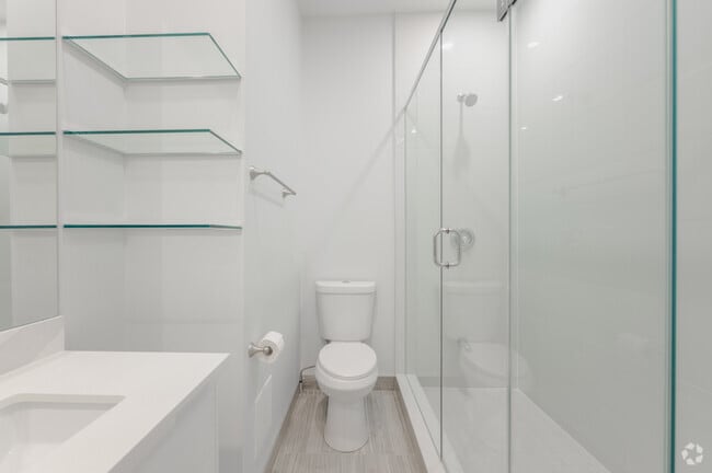 2BR, 1BA - 673SF - Bathroom - 592-596 Church St & 67-71 Gloucester St