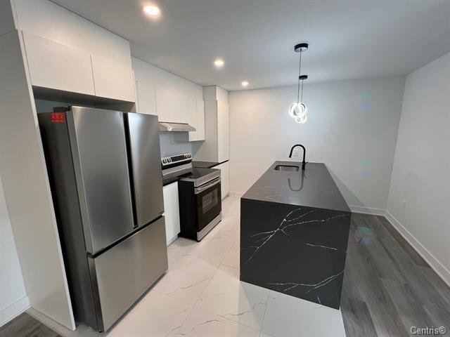 Building Photo - 425 Rue Joliette
