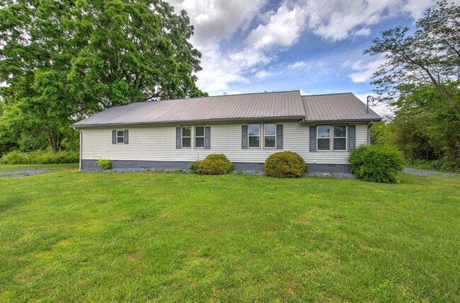 Front Exterior - 227 Saint Elmo Cir