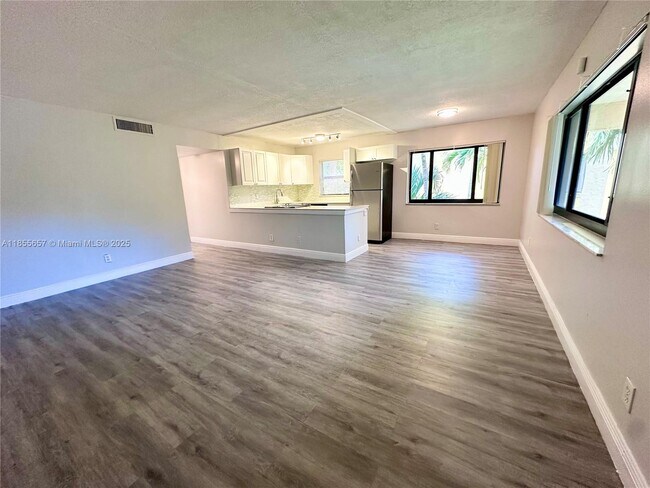 Foto del edificio - 120 Meadows Cir