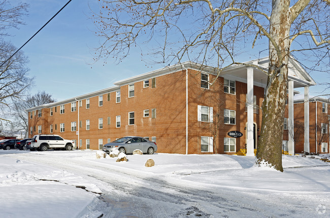 Building Photo - Hardin Manor Apartments