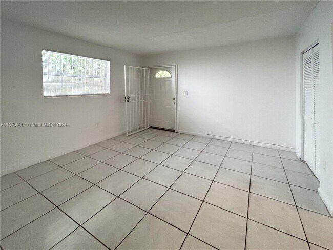 Foto del edificio - 220 NW 59th St