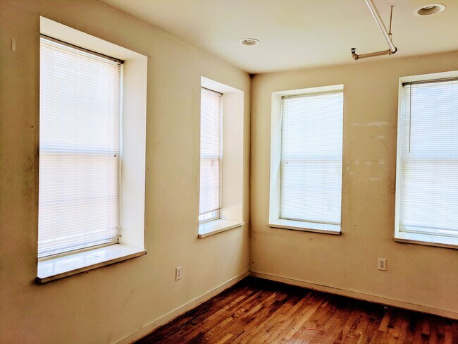 Building Photo - 517 N. Harrison St.*