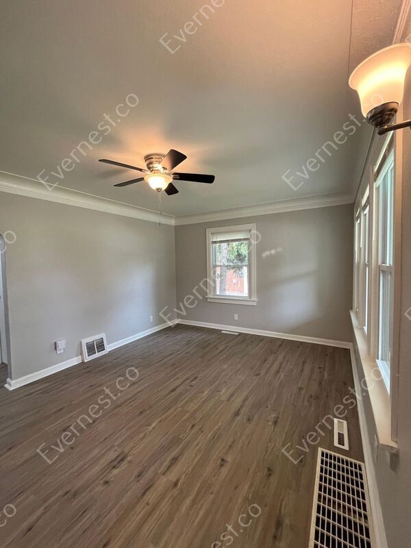 Foto del edificio - 611 W Wayne St