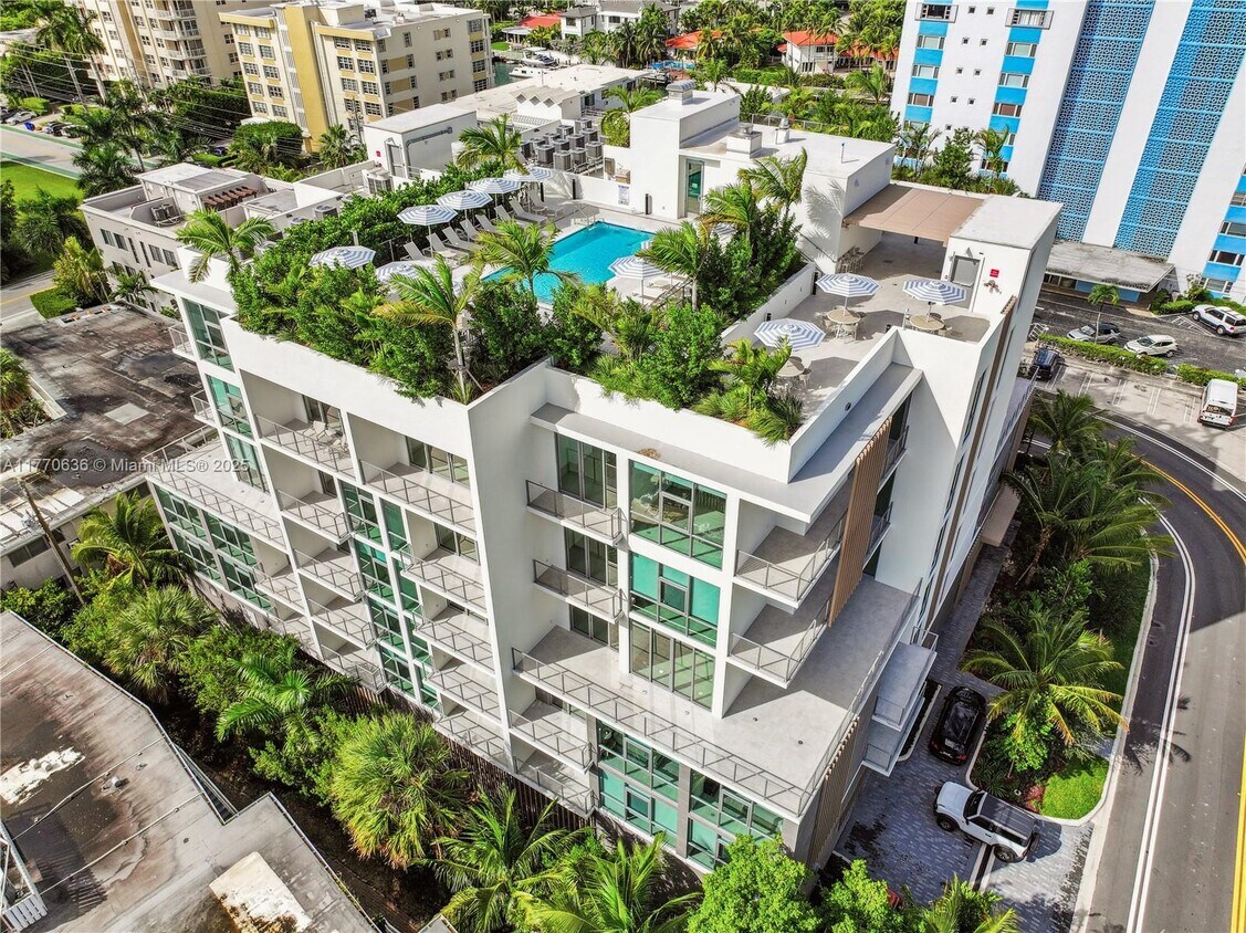 Foto principal - 10281 W Bay Harbor Dr