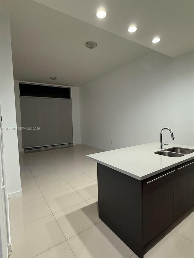 Foto del edificio - 7661 NW 107th Ave