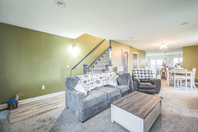 Foto del edificio - Spacious 4BR/2.5BTH House in Roseville