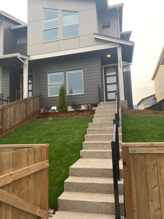 Building Photo - 16587 SE Sunshower Pl