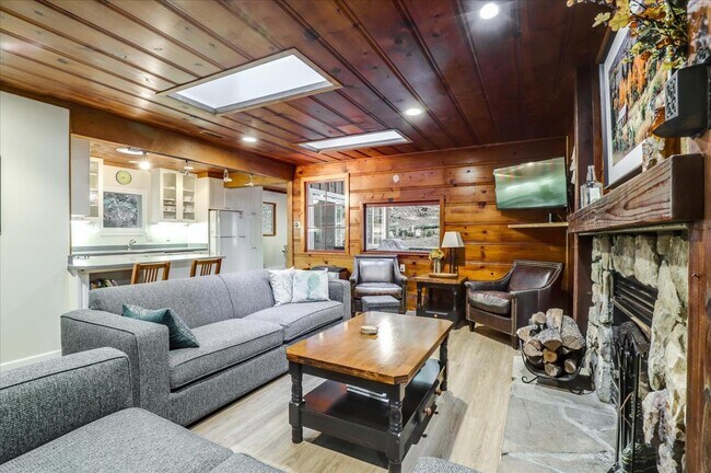 Building Photo - 745 Madrone Ave